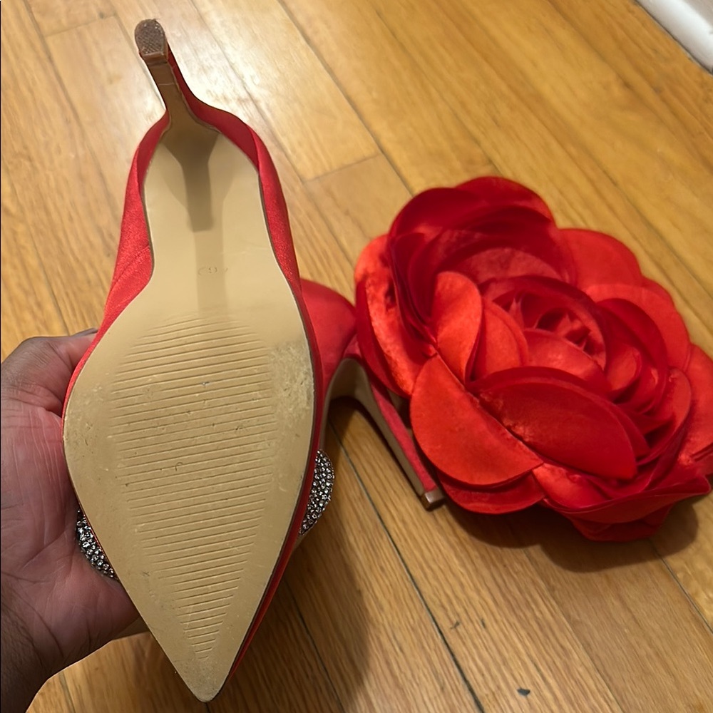 Red Satin Heels with Rhinestone Bow Size 6 and Red Rose Purse - Picture 3 of 9